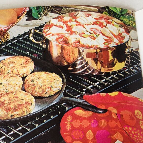 Vintage 1976 Fish Shellfish Recipe Pamphlet Over The Coals Summer Barbecue Beach - Picture 12 of 13